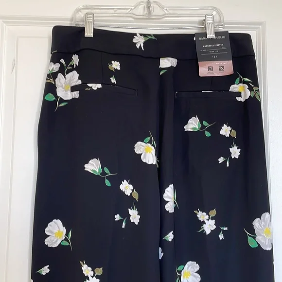 Banana Repulic, Black Floral, Wide Leg Pants, Size 12 Long - Picture 9 of 11